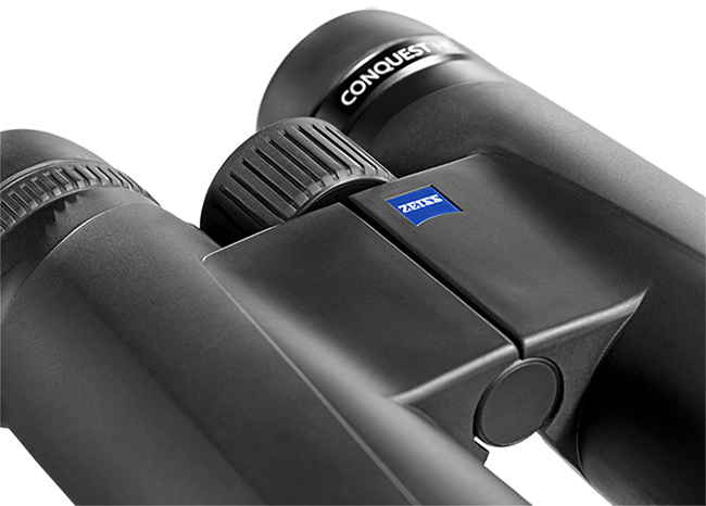 نمای نزدیک بدنه دوربین دوچشمی زایس Conquest HD 10x32 با طراحی مشکی