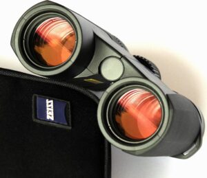 پنمای نزدیک لنز دوربین دوچشمی زایس Conquest HD 10x32 با پوشش اپتیکی ZEISS T